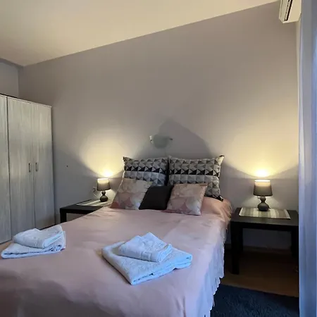 Golf Club & Orchid Noks Mia *