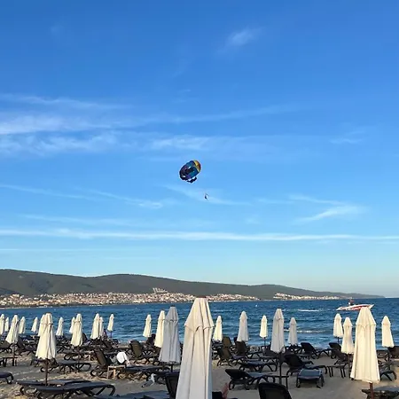 Golf Club & Orchid Noks Mia